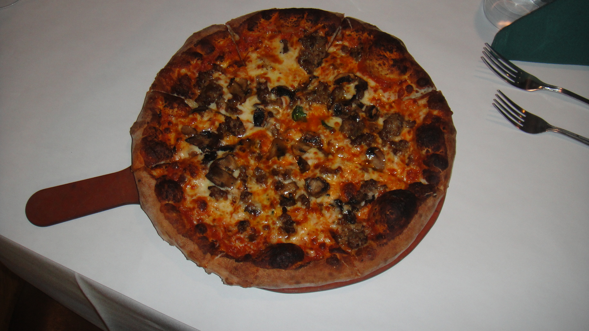 pizza salsiccia e funghi